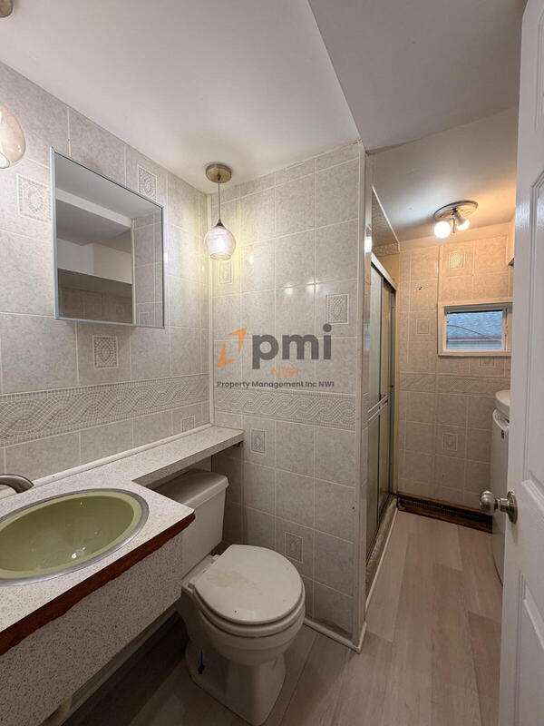 Building Photo - 121 S Porter St