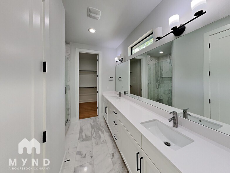Building Photo - 2820 Prado St
