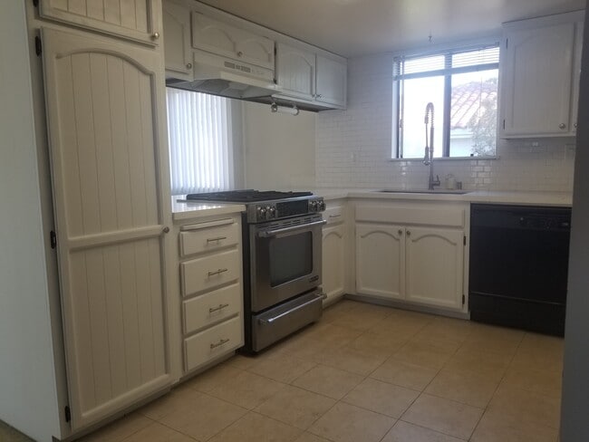 Freshly renovated Carrera quartzite countertop - 2007 Ruhland Ave