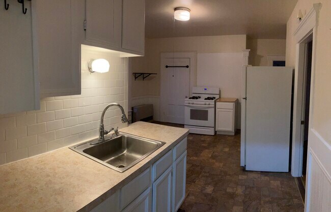 Kitchen - 267 Cartier St