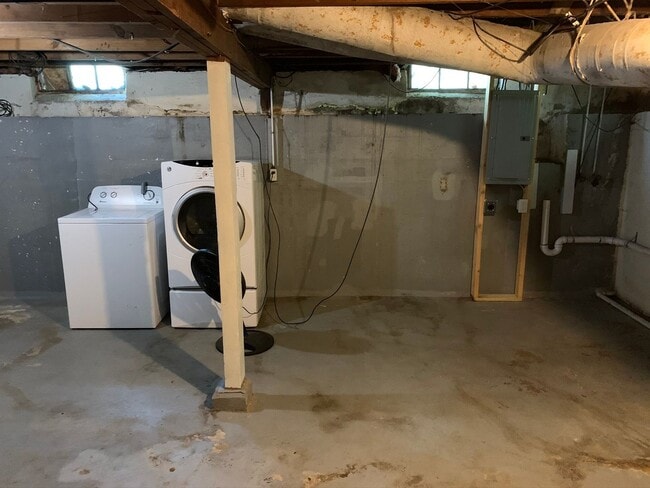 Building Photo - Adorable 2 Bed, 1 Bath