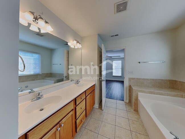 Building Photo - 905 Alba Rose Ln