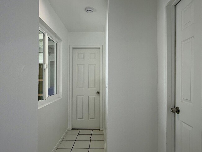 Building Photo - 4522-24