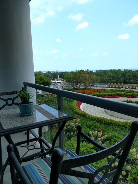 Building Photo - 1235 S Prairie Ave