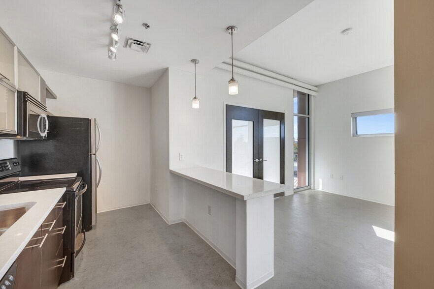 Building Photo - 2115 Yeaman Pl