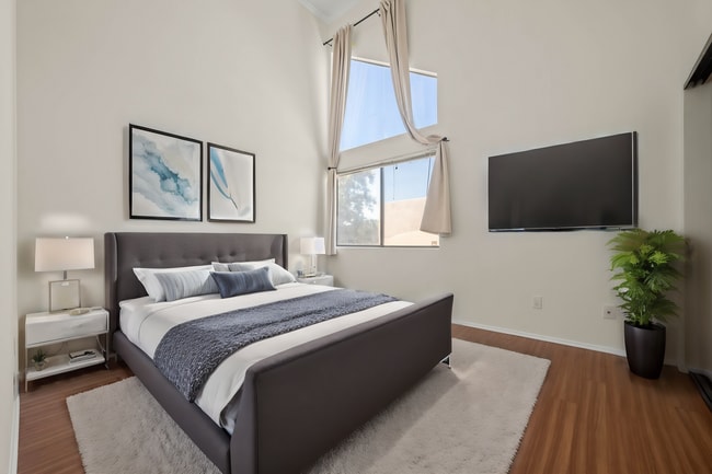 Building Photo - Tarzana Townhome – 2BR/2.5BA + Community P...