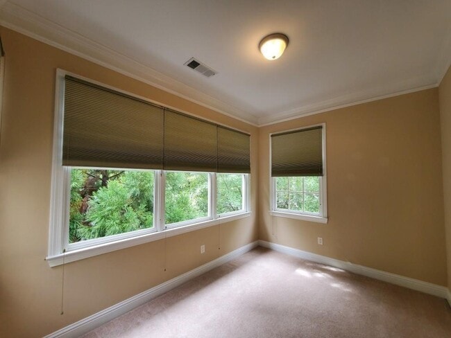 Building Photo - 1044 Emory Parc Pl