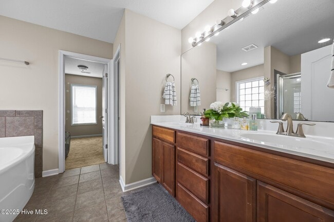 Building Photo - 841 Dynasty Dr