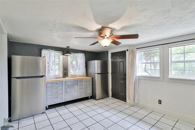 Building Photo - 609 Sunset Dr