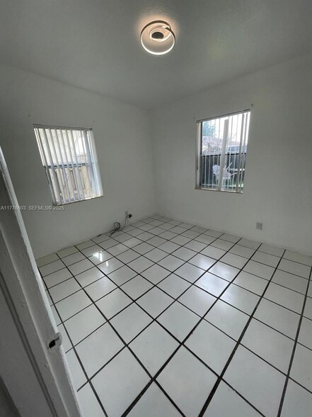 Building Photo - 2431 Plunkett St