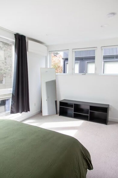 Building Photo - Fully Furnished Home in Green Lake Area!!!