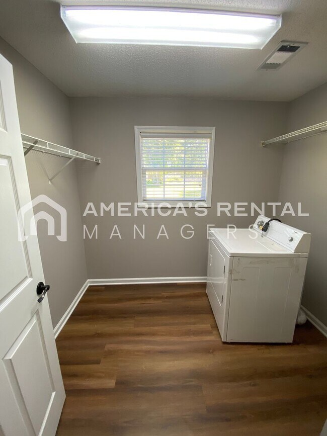 Building Photo - DEPOSIT PENDING!!! - Home for rent in Tuscaloosa! Available to View Now!