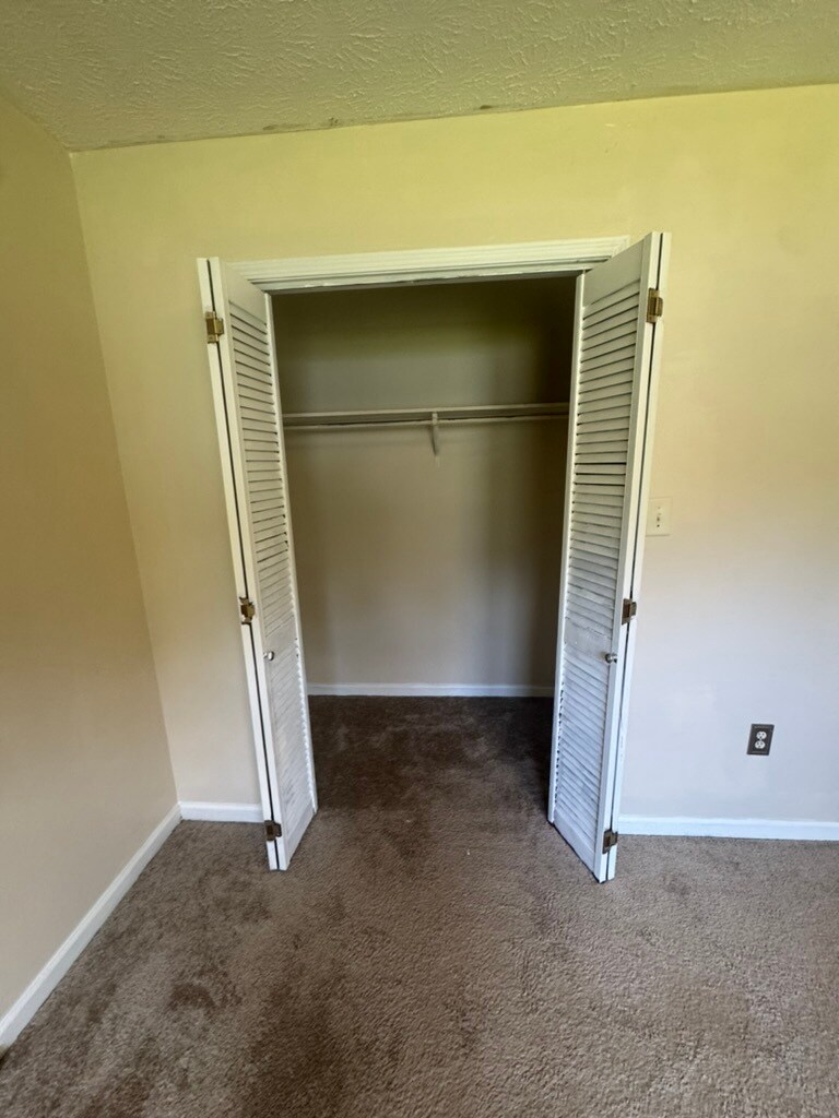 Building Photo - 150 Essex Ct