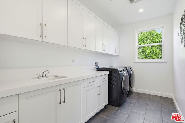 Building Photo - 20448 Liverpool Way