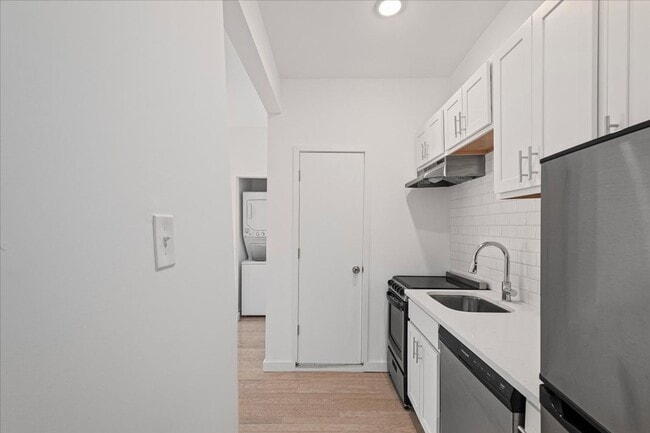 Building Photo - 640 Collins St