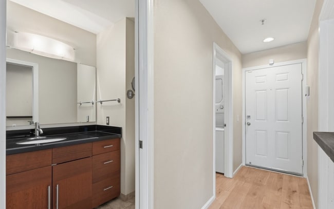 Building Photo - North Admiral 2BR Condo w/ Balcony & View! Won't Last Long!!
