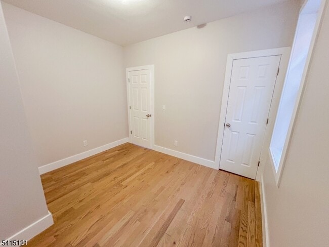 Building Photo - 424 Walnut St