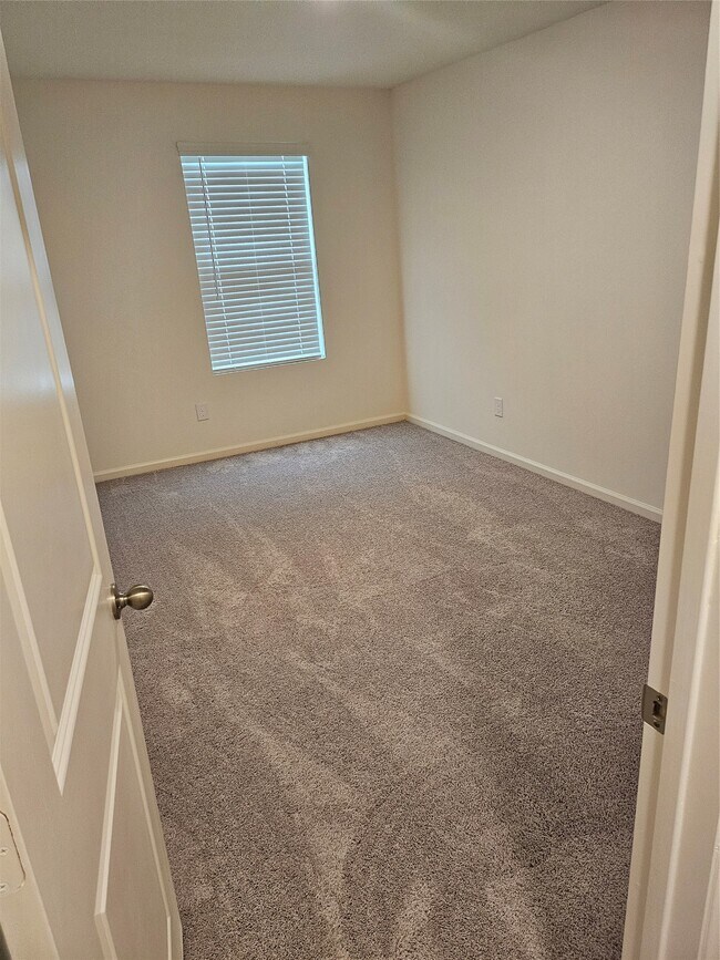 Building Photo - 5923 Grantgrala Dr