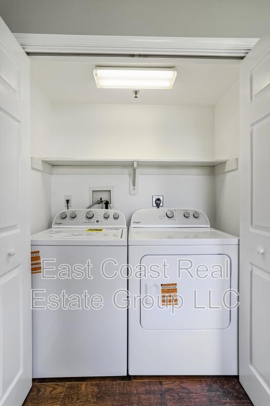 Building Photo - 303 E Ridge Dr