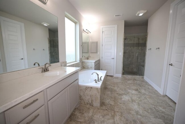 Building Photo - 5301 Ponte Tresa Dr