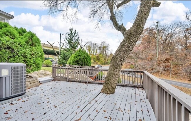 Building Photo - Arlington