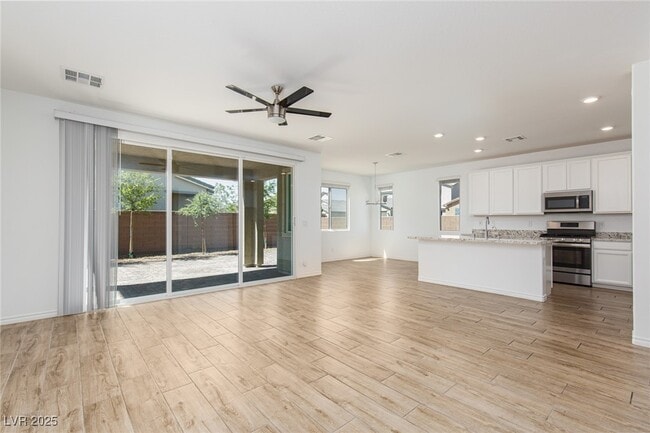 Building Photo - 1639 Dire Wolf Ave