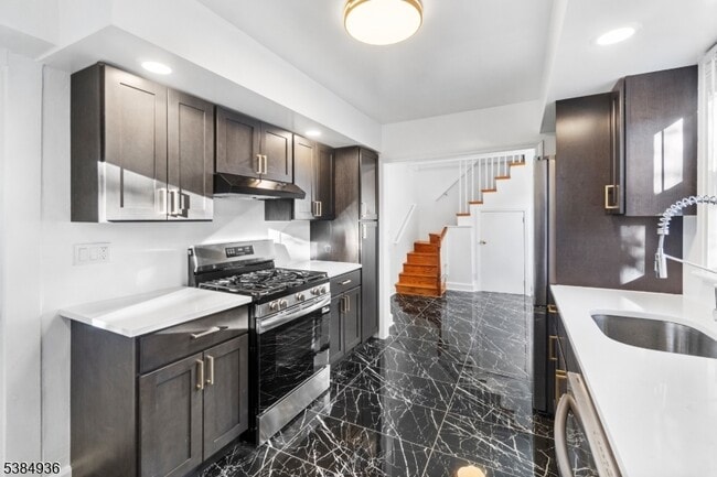 Building Photo - 29 Ligham St