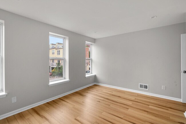 Building Photo - 2110 E Fayette St