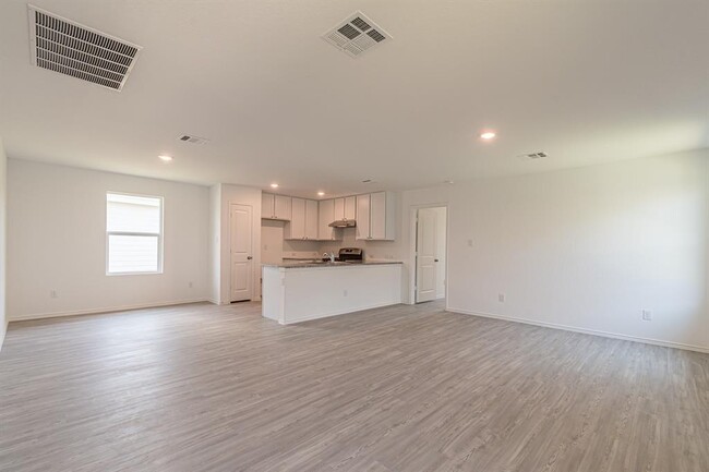 Building Photo - 6406 Reuben Kemper