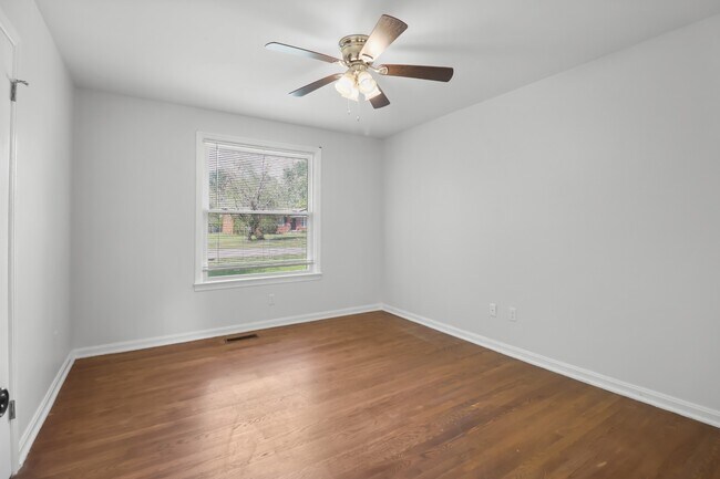 Building Photo - 10 Lexington Dr