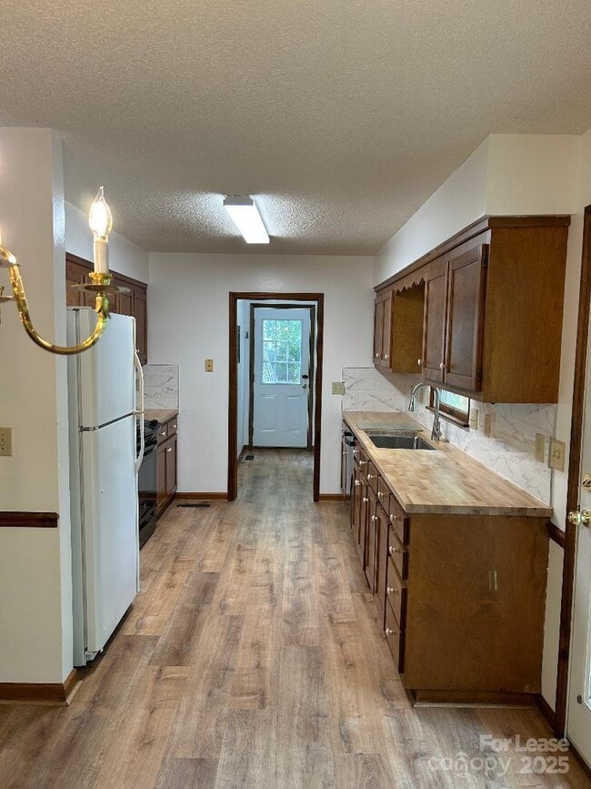 Building Photo - 7601 Farmbrook Dr