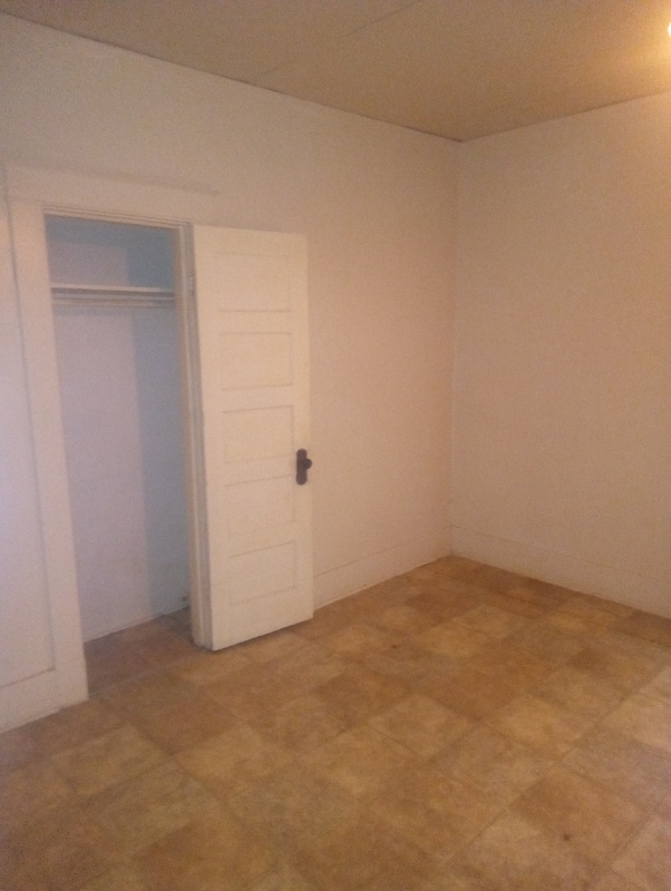 Building Photo - 374 Person