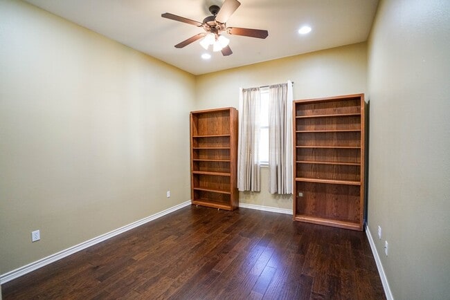 Building Photo - 2801 Indian Wells Dr E