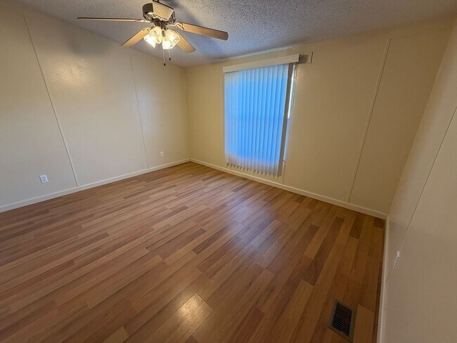 Building Photo - AVAILABLE NOW!