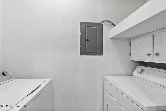 Building Photo - 160 Veracruz Dr