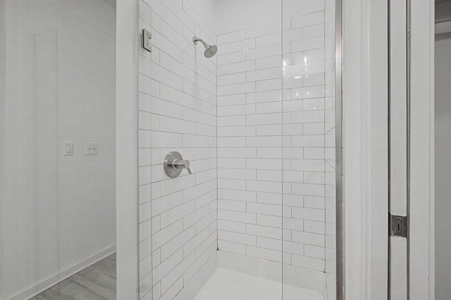 Building Photo - Modern Living in The Nations