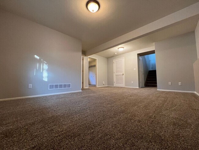 Building Photo - Lovely Ranch, Pikes Peak Views from Expans...