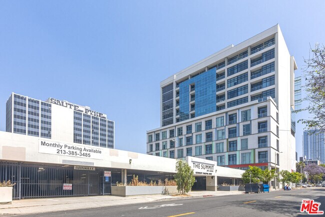 Building Photo - 3223 W 6th St