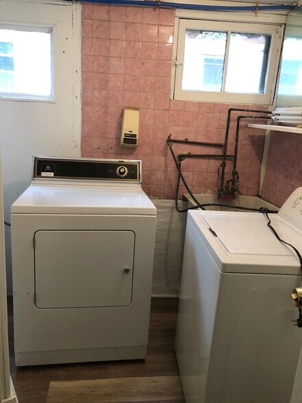 Building Photo - 50 Boundary St