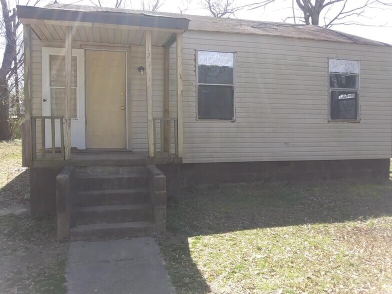 Primary Photo - 125 Galloway Cir