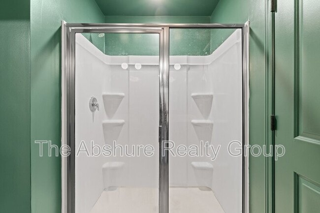 Building Photo - 49 River Bank Rd