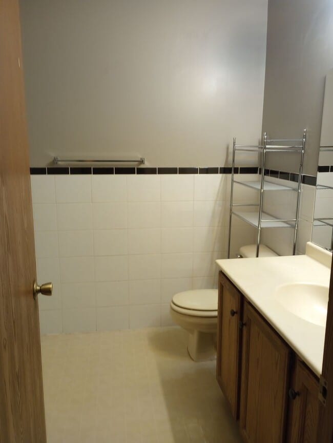 Building Photo - Two Bedroom Townhome