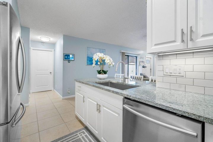 Building Photo - 1106 Hyacinth Pl