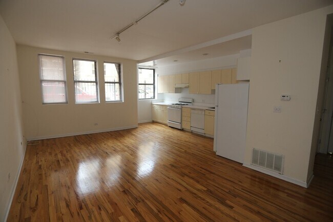 Building Photo - 922 W Dakin St