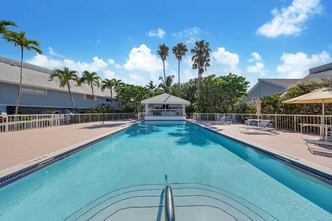 Building Photo - 798 Crandon Blvd