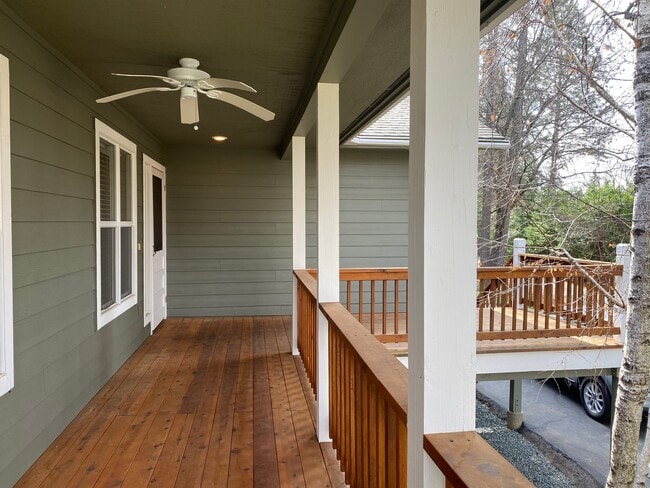 Building Photo - 12609 Oak Cir