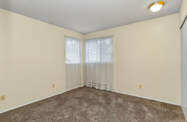 Building Photo - Harbour Point Blvd townhome for rent!