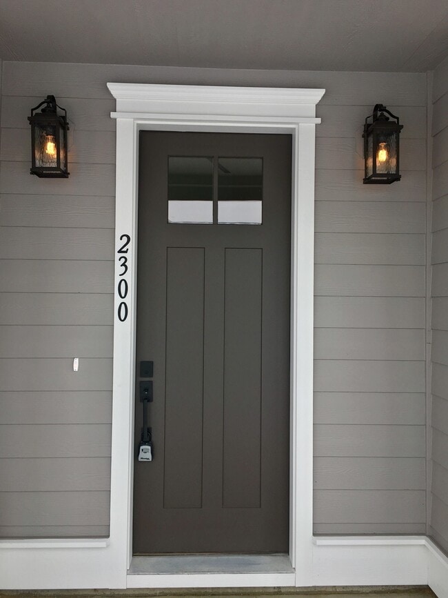 Building Photo - 2300 Landon Ln