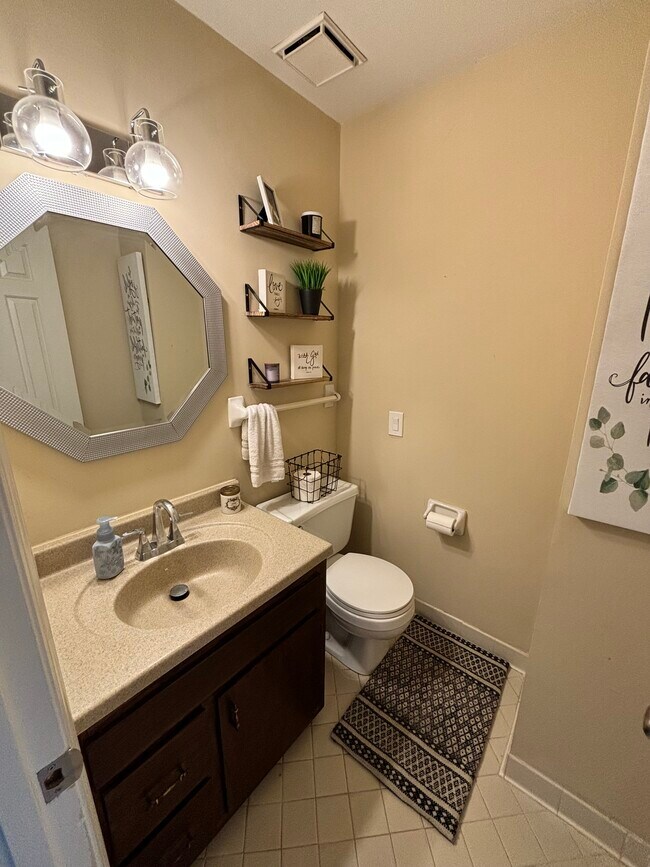 Building Photo - 4803 Magnolia Pl