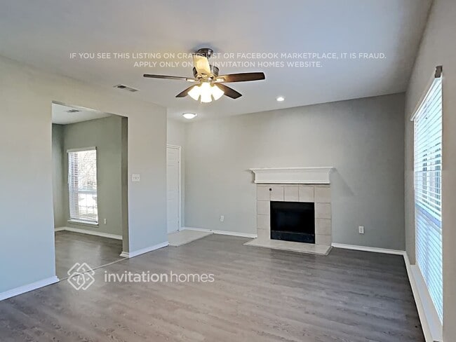 Building Photo - 1306 Deville Cir